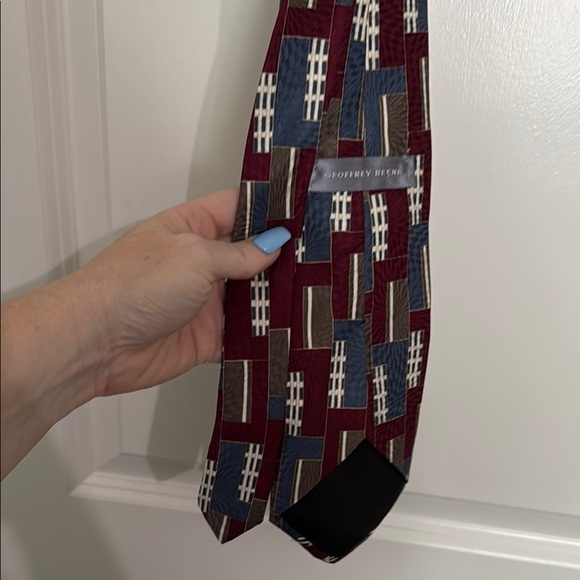 Vintage Geoffrey Beene Red and Blue Geometric Tie - Picture 4 of 4